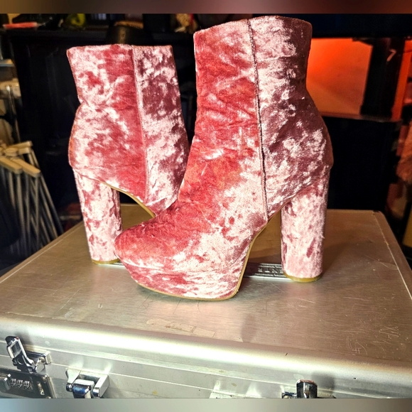 Rouge Helium pink boots - Picture 2 of 5